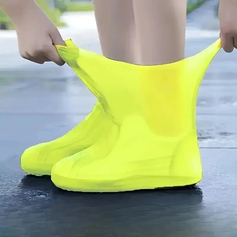 SplashGuard – Reusable Waterproof Silicone Shoe Covers for Rainy Days Kwirko